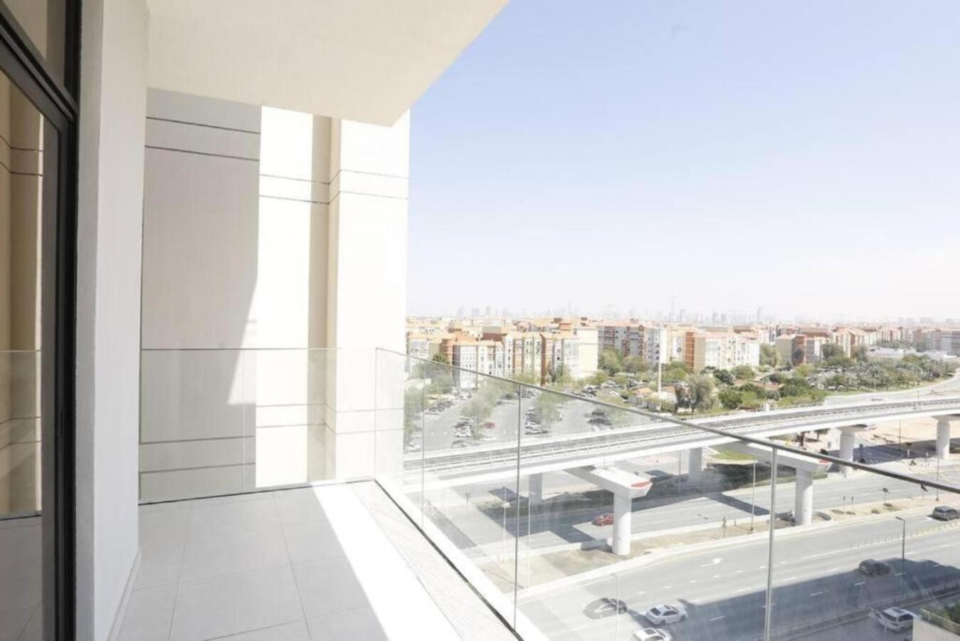 Brown Stone - Gardens Metro Station Westwood * دبي