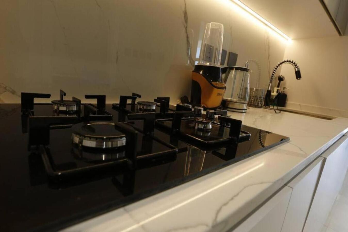 Brown Stone - Gardens Metro Station Westwood * دبي